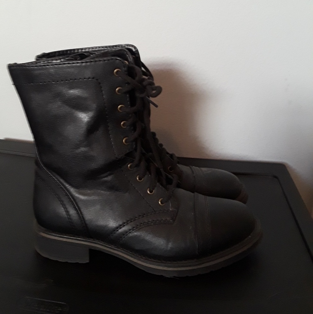 Combat boots